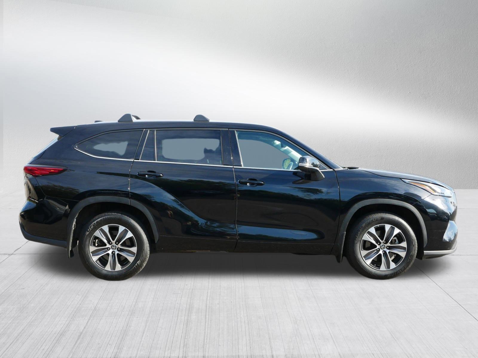 2022 Toyota Highlander XLE photo 8