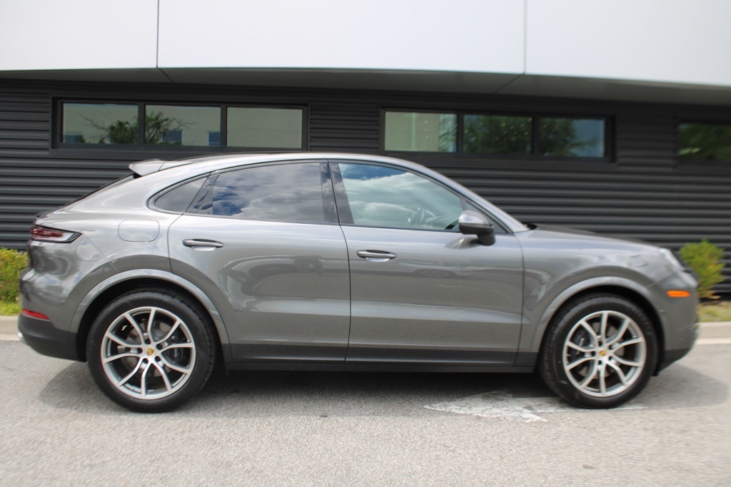 2025 Porsche Cayenne Coupe Base photo 9
