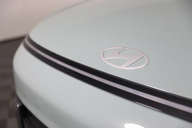 2026 Hyundai Kona SEL photo 4