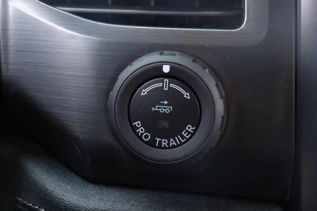 2025 Ford F-150 Lightning photo 19