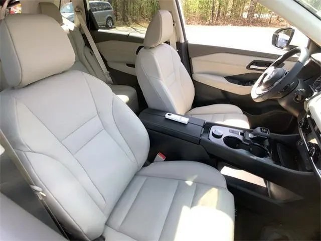 2026 Nissan Rogue SV photo 9