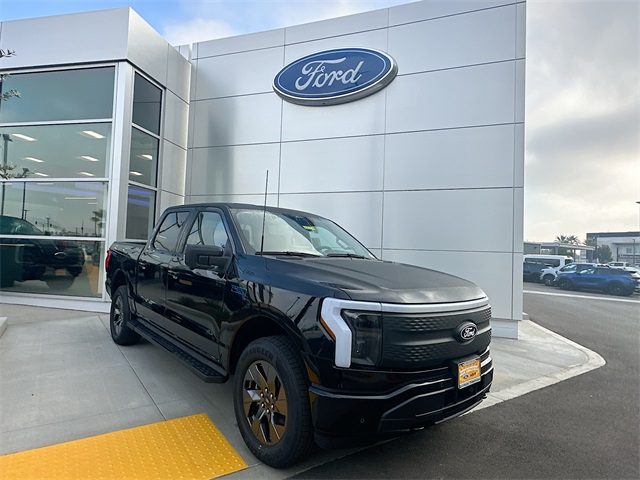 2025 Ford F-150 Lightning Flash's photo