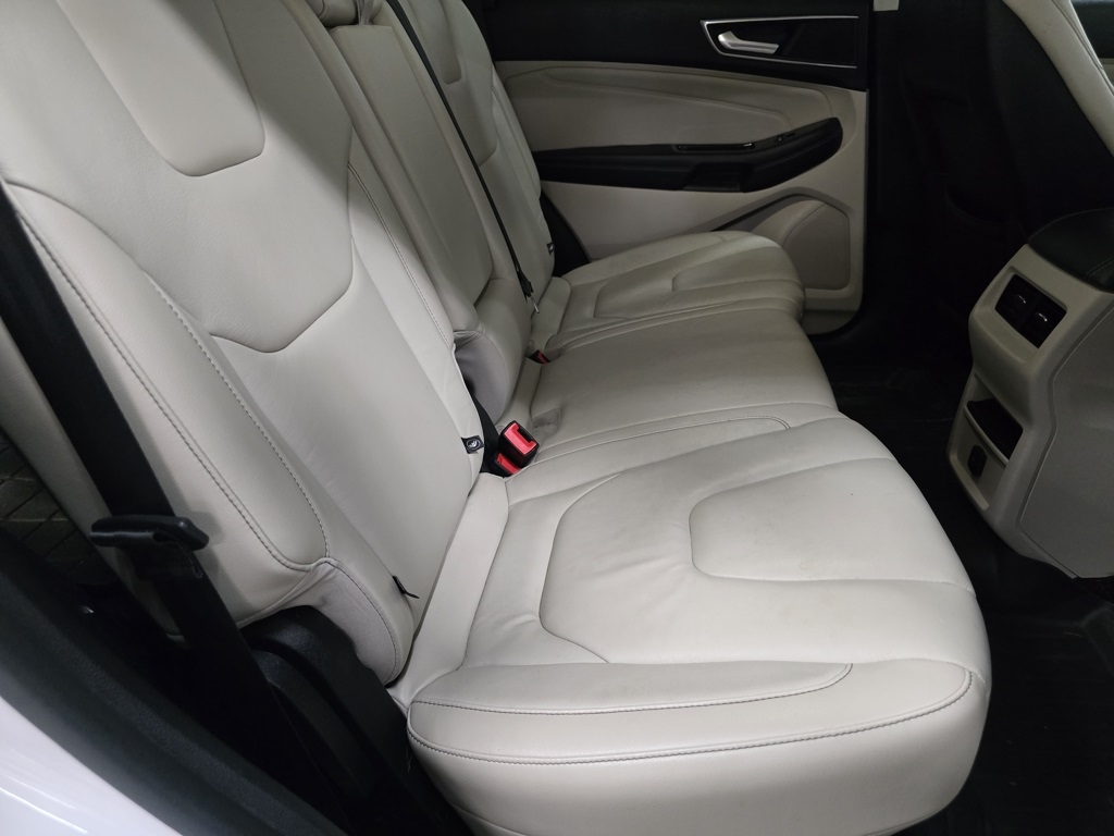 2015 Ford Edge Titanium photo 16