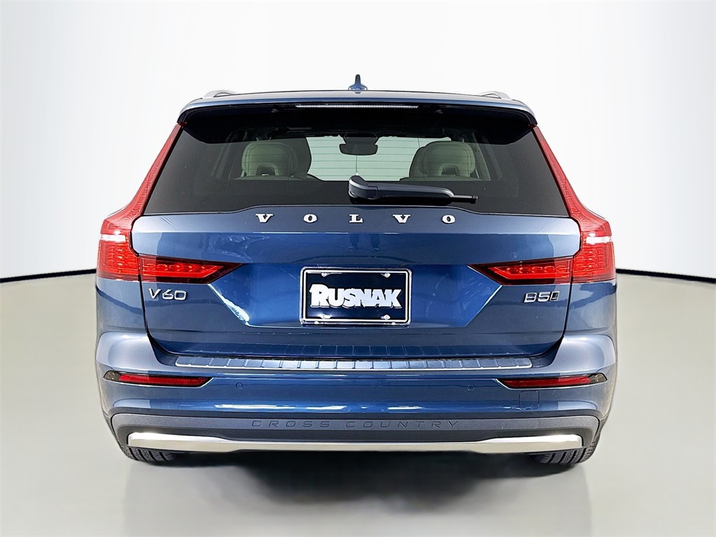 2026 Volvo V60 Cross Country B5 Plus photo 6