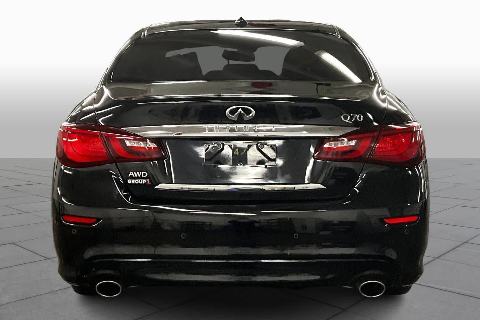 2015 Infiniti Q70 photo 4