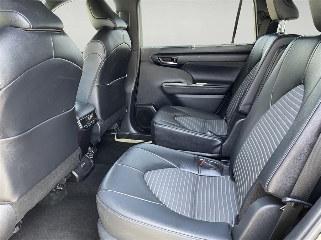 2024 Toyota Highlander XSE photo 10