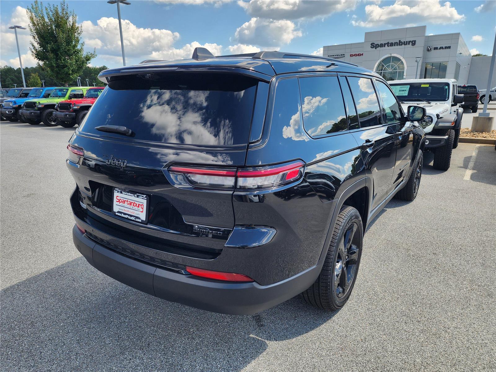 2025 Jeep Grand Cherokee Limited photo 2