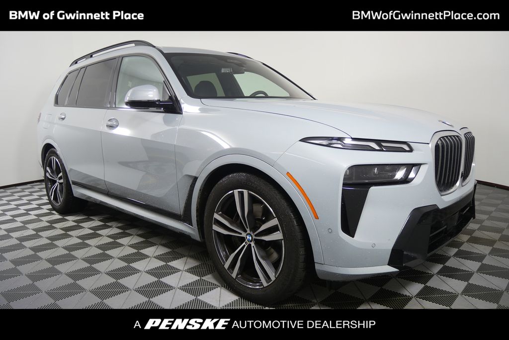 2023 BMW X7 40i's photo