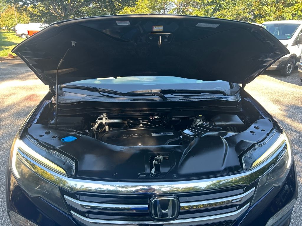 2017 Honda Pilot Touring photo 10