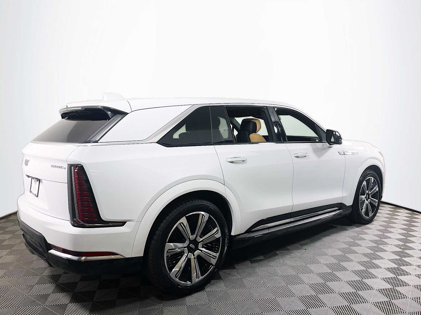 2025 Cadillac Escalade IQ Luxury photo 2