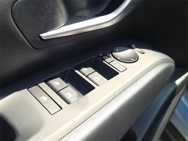 2025 Hyundai Santa Cruz SE photo 17