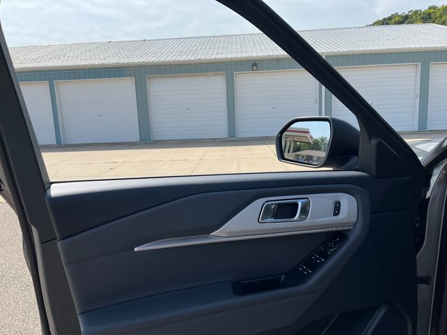 2025 Ford Explorer photo 21
