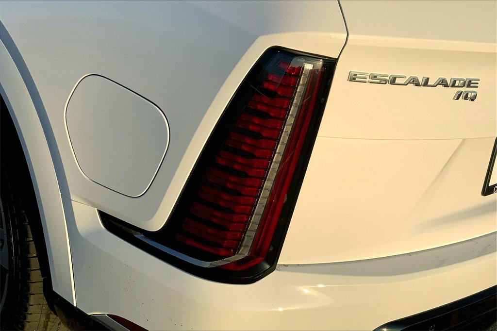 2025 Cadillac Escalade IQ Luxury photo 14