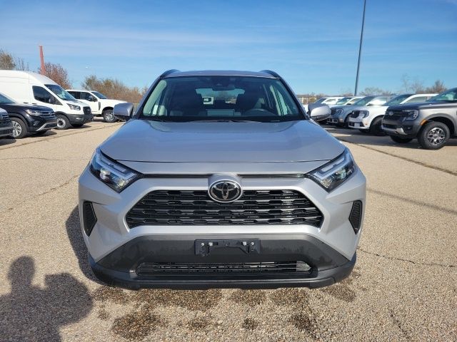 2024 Toyota RAV4 XLE photo 4