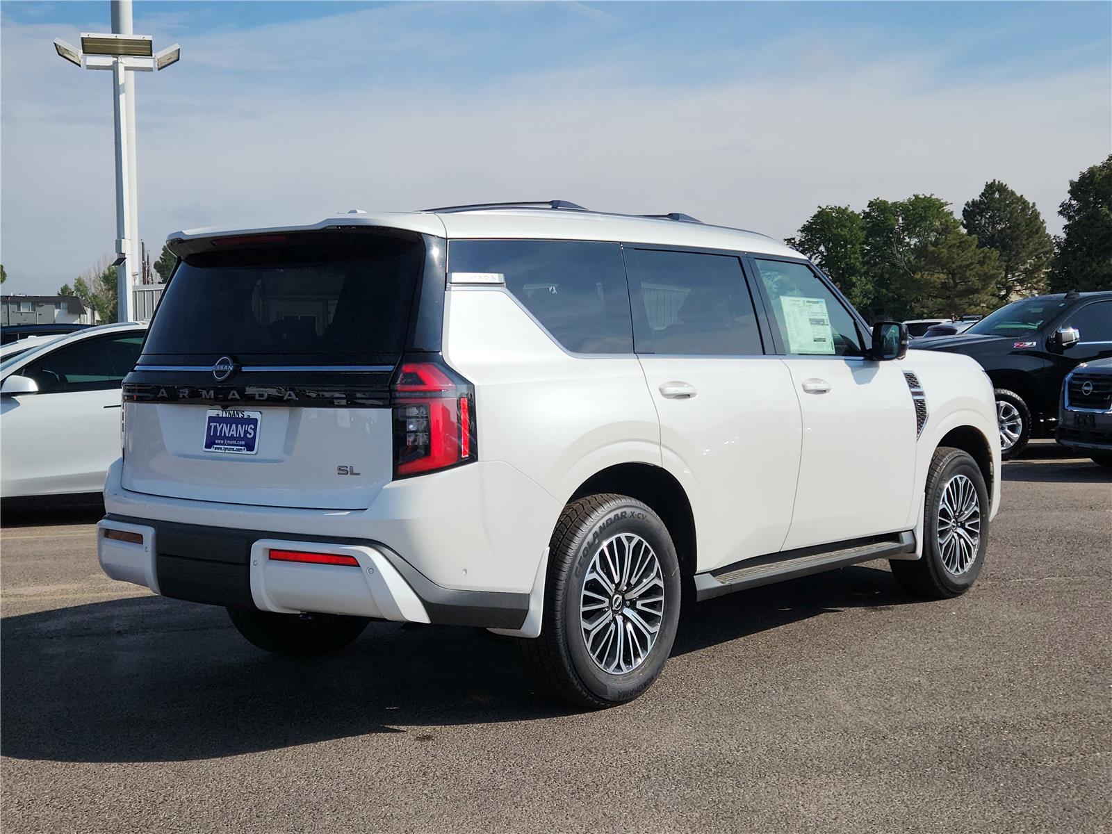 2025 Nissan Armada SL photo 3