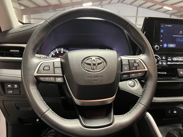 2024 Toyota Highlander LE photo 18