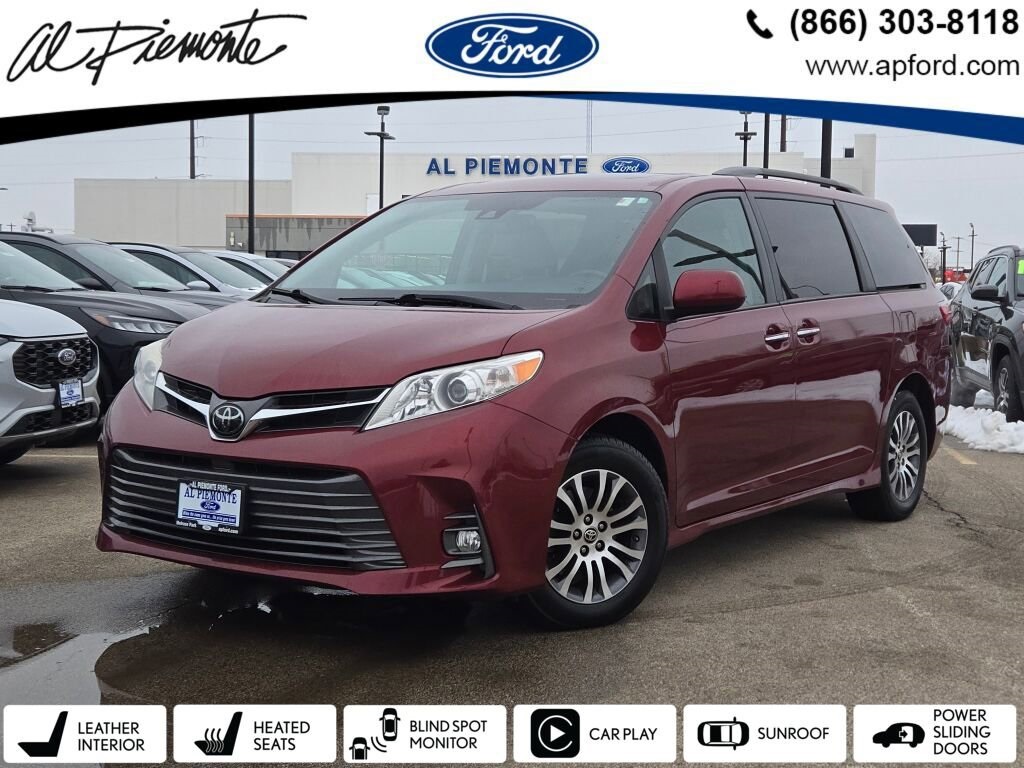2020 Toyota Sienna XLE's photo