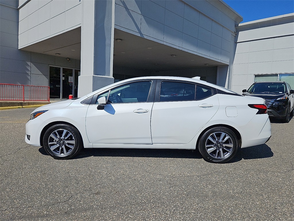2025 Nissan Versa 1.6 SV photo 3