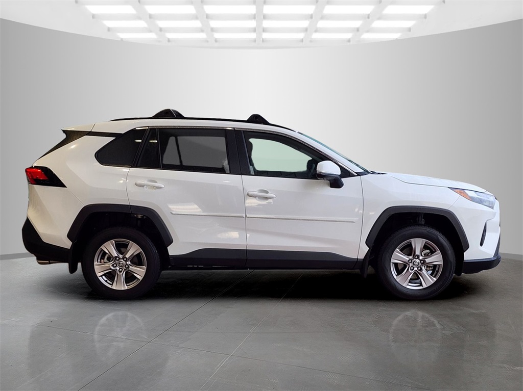 2023 Toyota RAV4 XLE photo 2