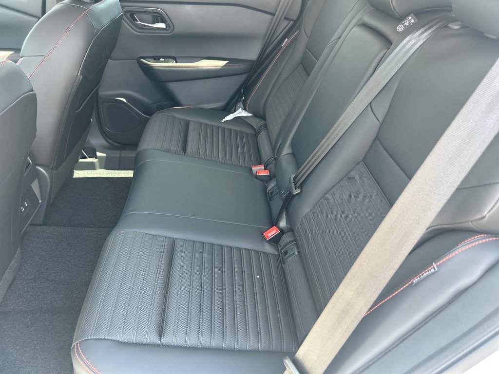 2026 Nissan Rogue SV photo 4