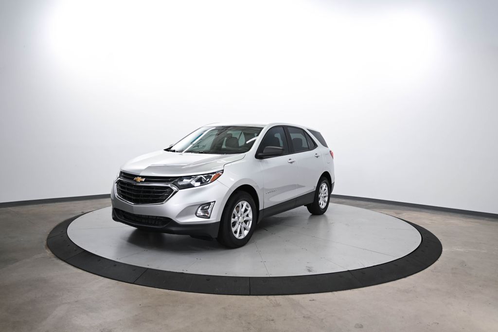 2020 Chevrolet Equinox LS photo 3
