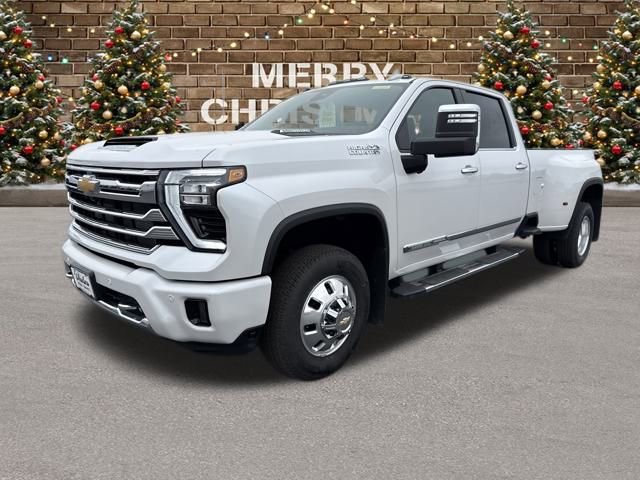 2025 Chevrolet Silverado 3500HD High Country's photo