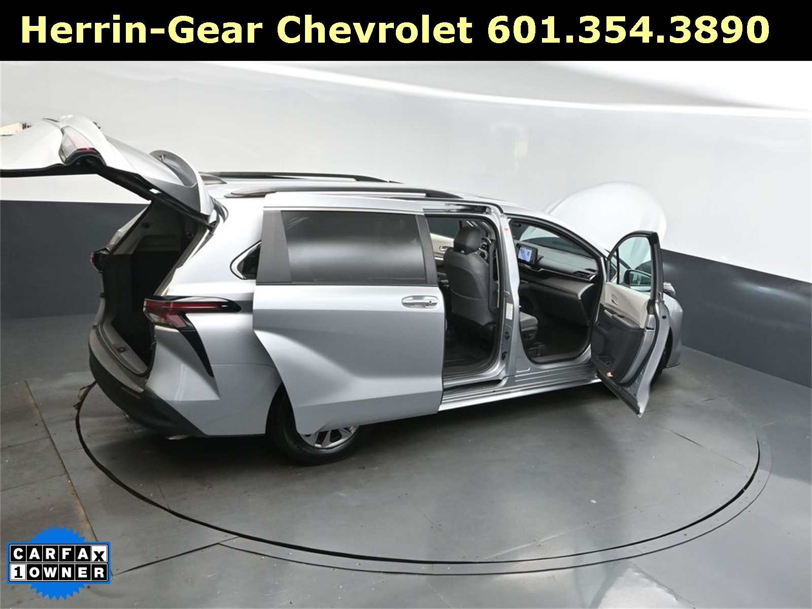 2023 Toyota Sienna XLE photo 36