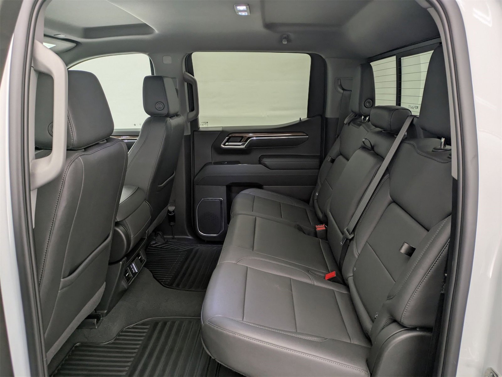 2025 Chevrolet Silverado 1500 LT photo 18