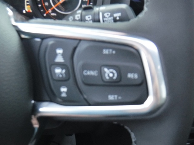 2025 Jeep Wrangler Sahara photo 31