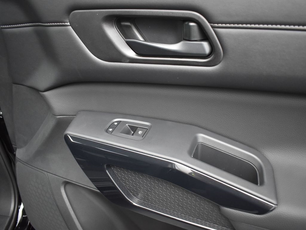 2025 Nissan Pathfinder S photo 22
