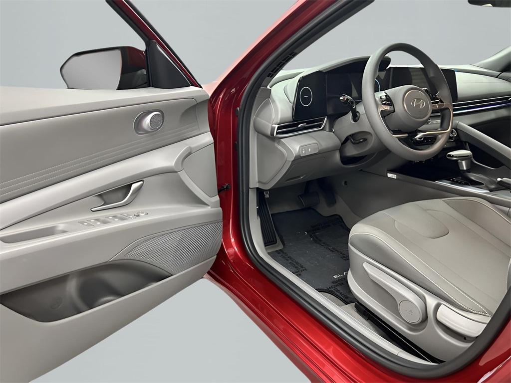 2024 Hyundai Elantra SEL photo 9