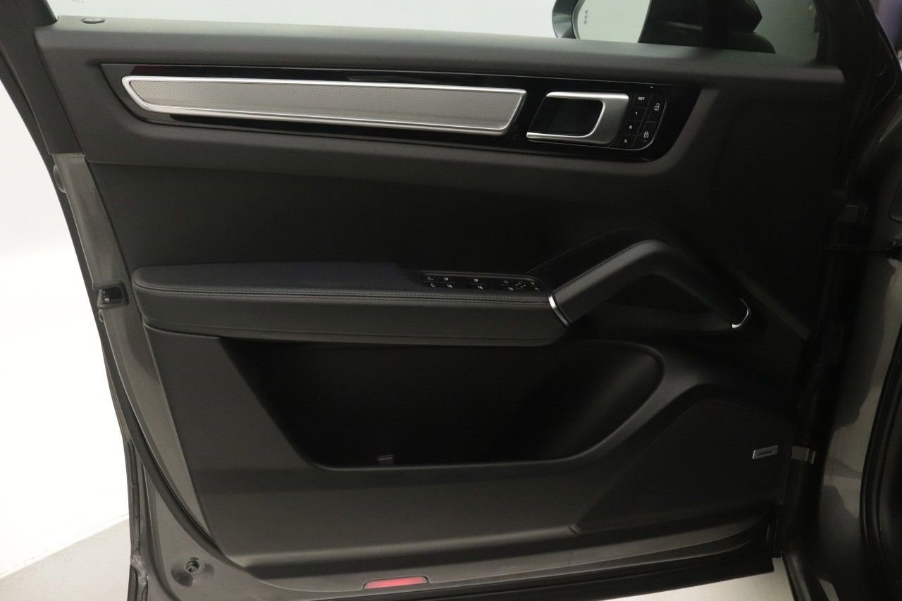 2022 Porsche Cayenne Coupe Base photo 15