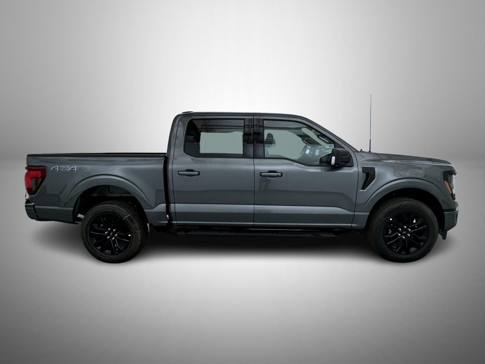 2025 Ford F-150 XLT photo 4
