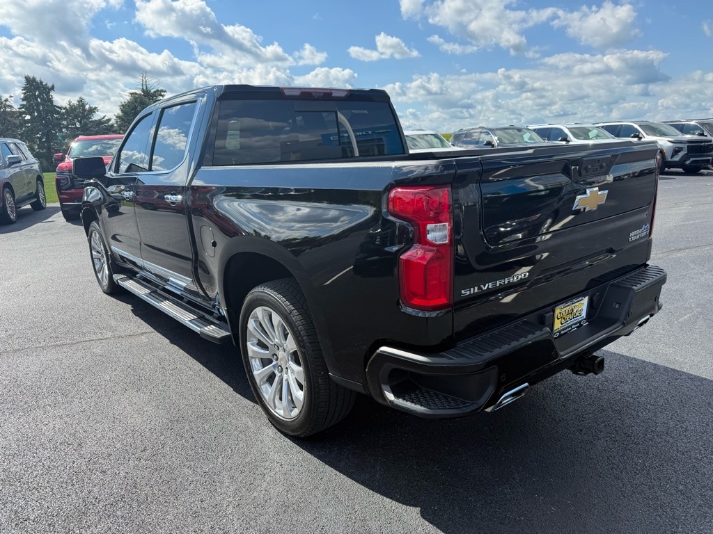 2024 Chevrolet Silverado 1500 High Country photo 2