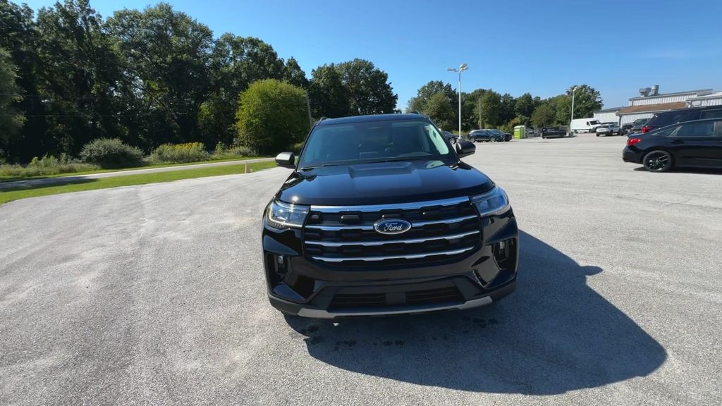 2025 Ford Explorer photo 2