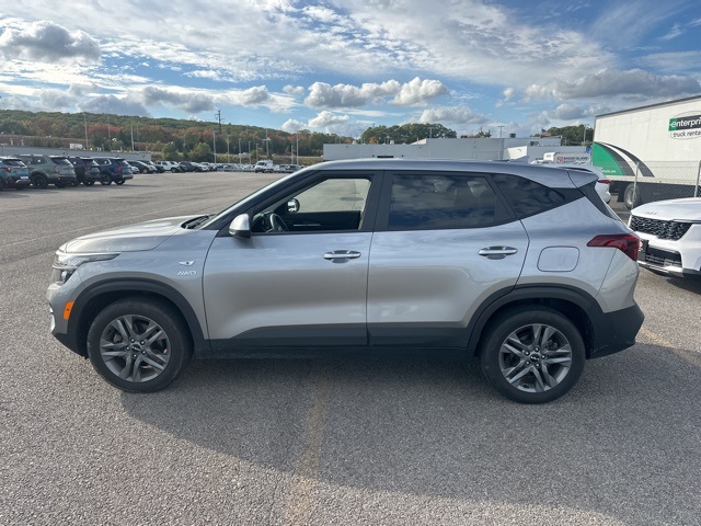 2023 Kia Seltos LX photo 4