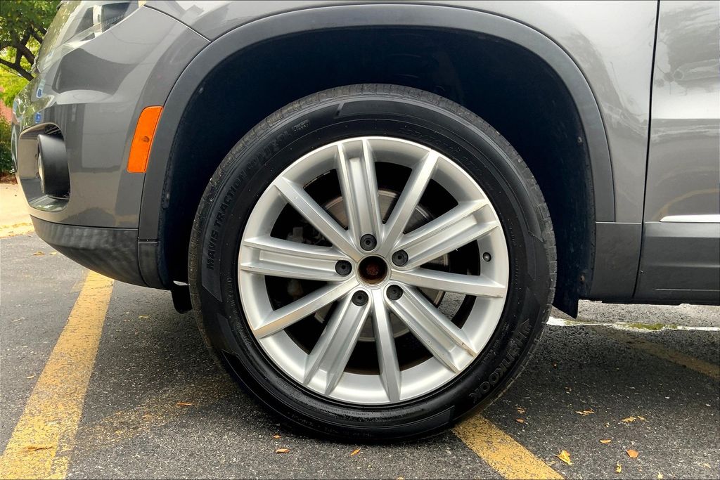 2014 Volkswagen Tiguan SE photo 8