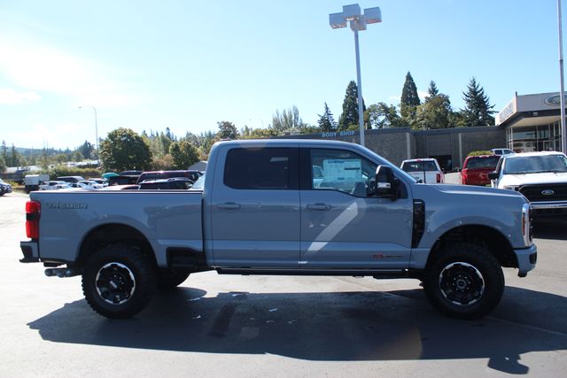 2025 Ford F-350 Lariat photo 2