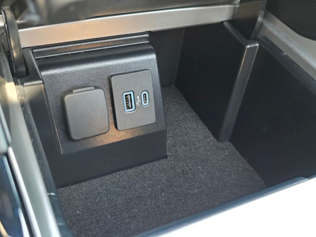2023 Ford Explorer ST photo 32