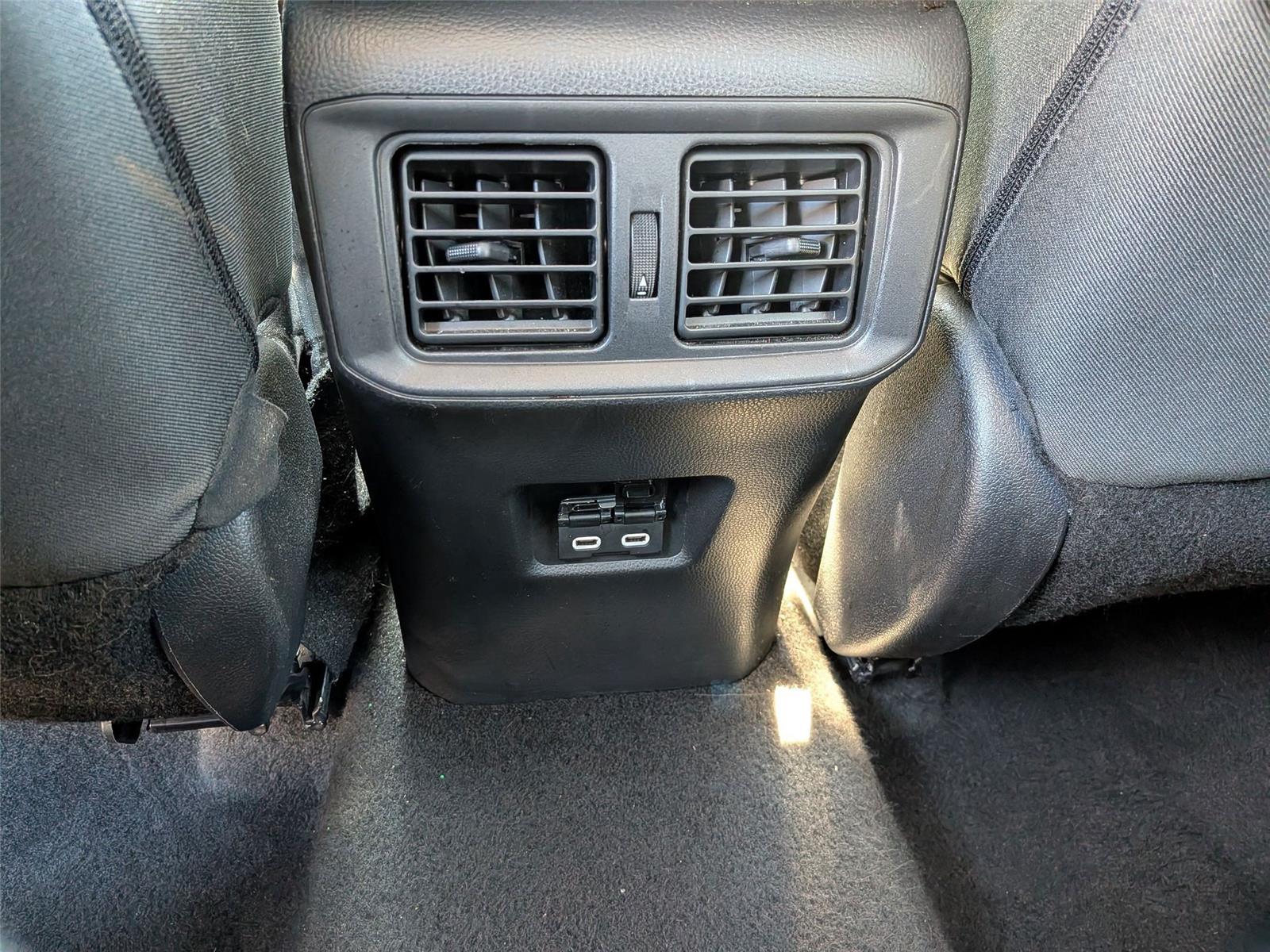2023 Toyota RAV4 XLE photo 25