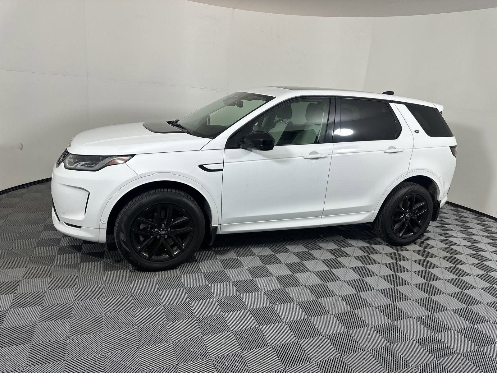 2024 Land Rover Discovery Sport S photo 2