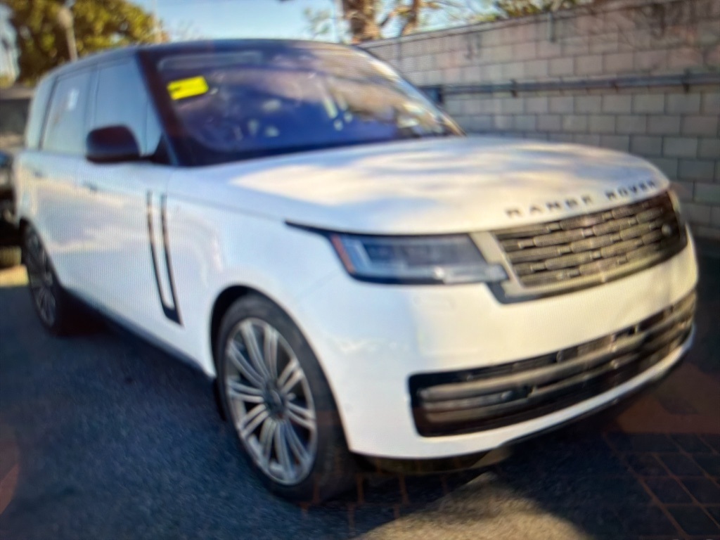 2023 Land Rover Range Rover SE's photo