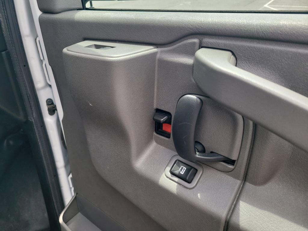 2023 Gmc Savana Cargo 2500 photo 24