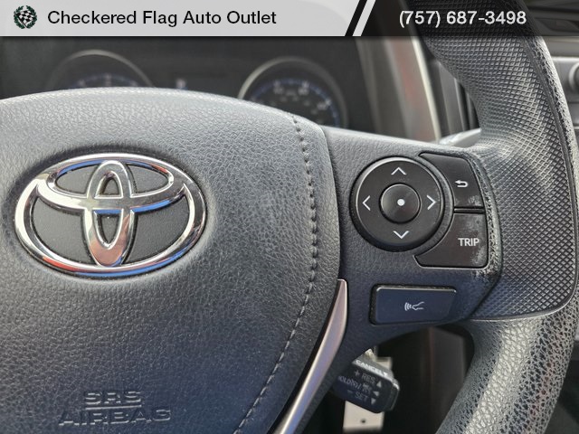 2018 Toyota RAV4 LE photo 12
