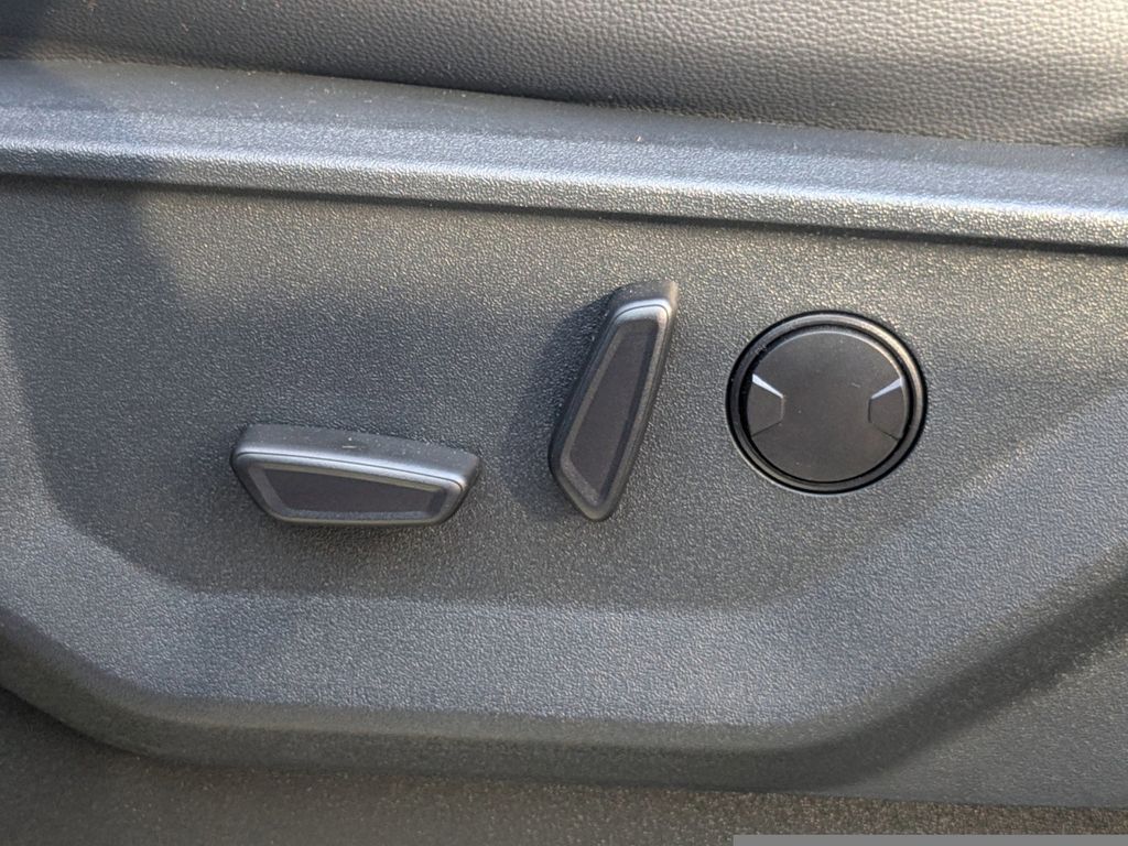 2025 Ford F-350 Lariat photo 19