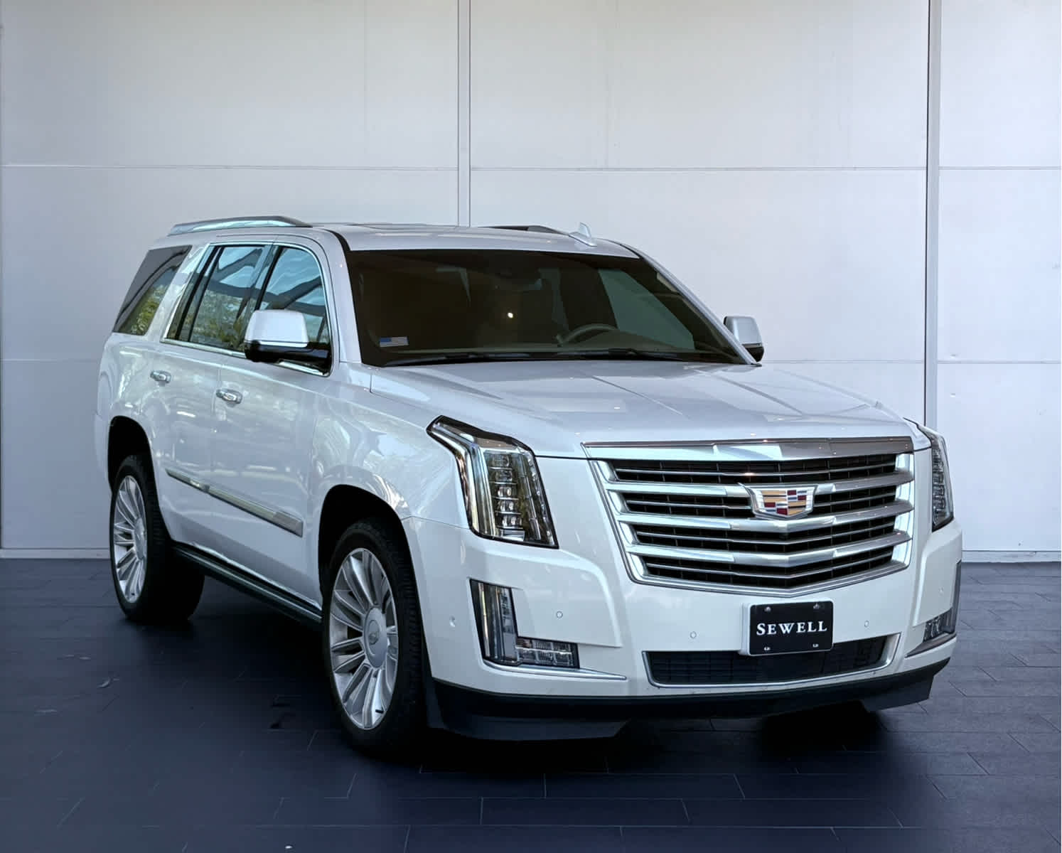 2019 Cadillac Escalade Platinum photo 3