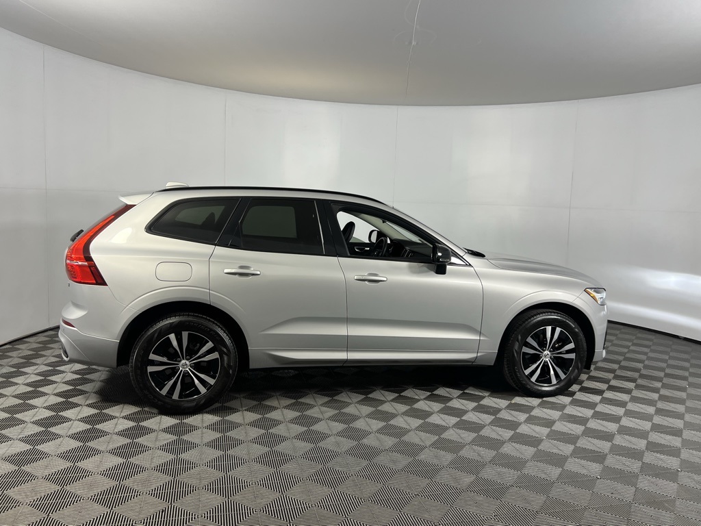 2024 Volvo XC60 B5 Core photo 2