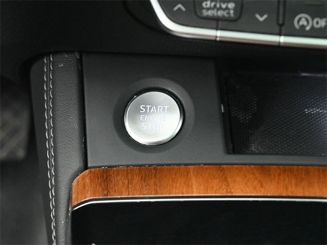 2023 Audi Q5 40 Premium Plus photo 3