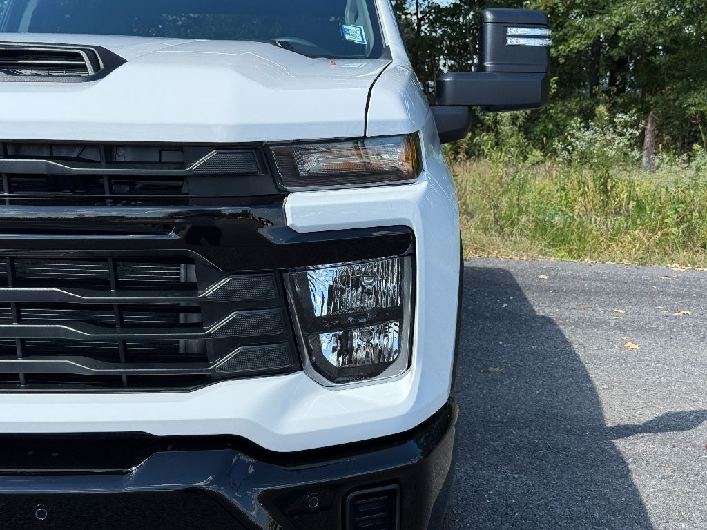 2025 Chevrolet Silverado 2500HD Custom photo 14