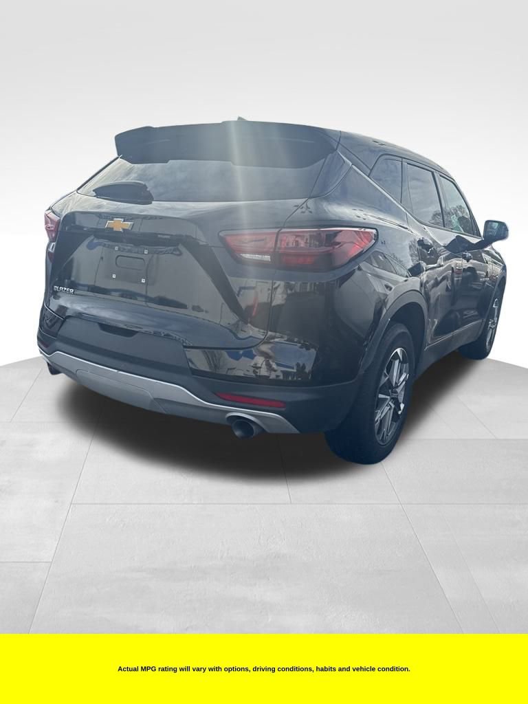 2023 Chevrolet Blazer 2LT photo 2